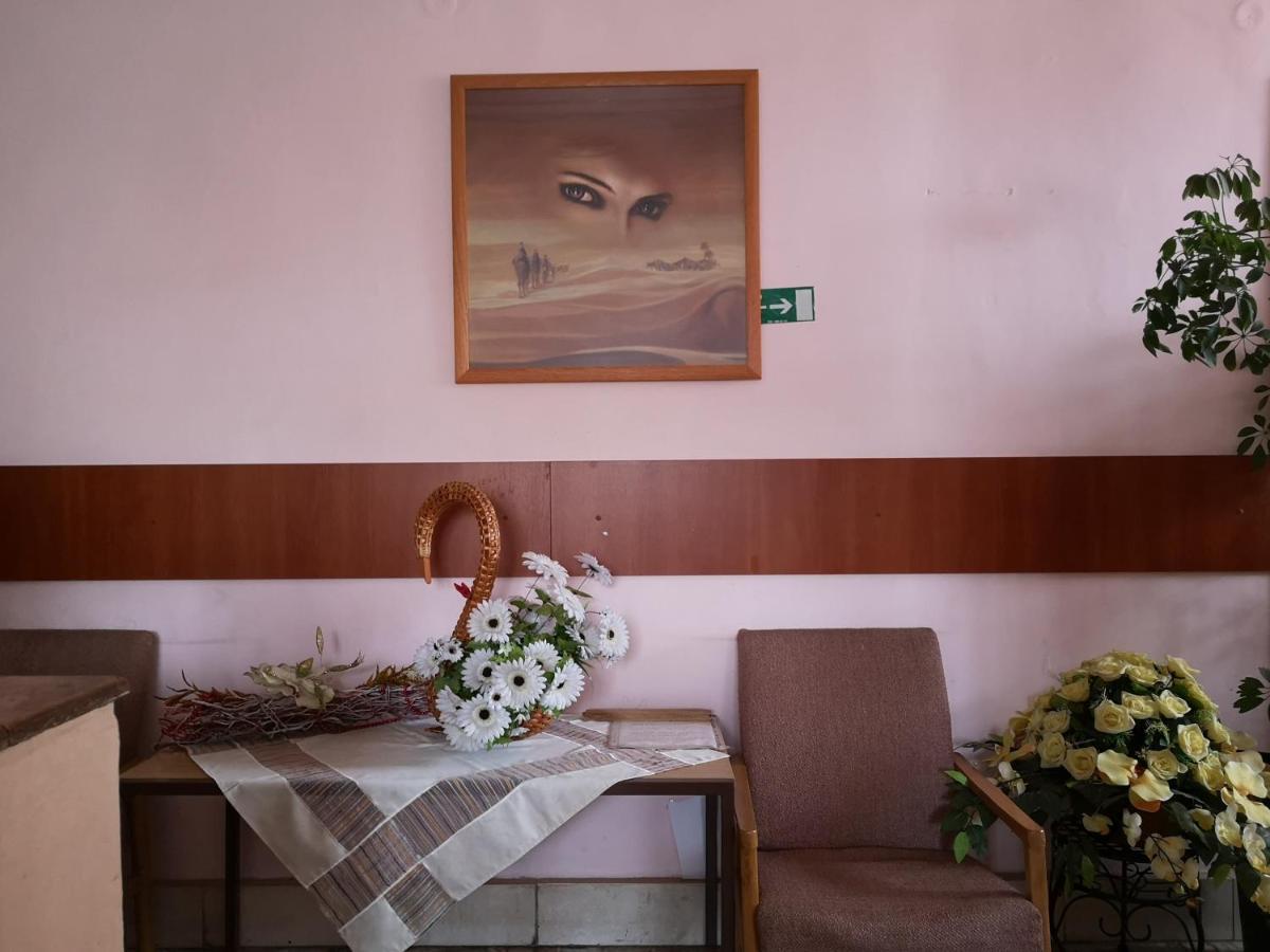 Biela Labut Hotel Michalovce Eksteriør billede