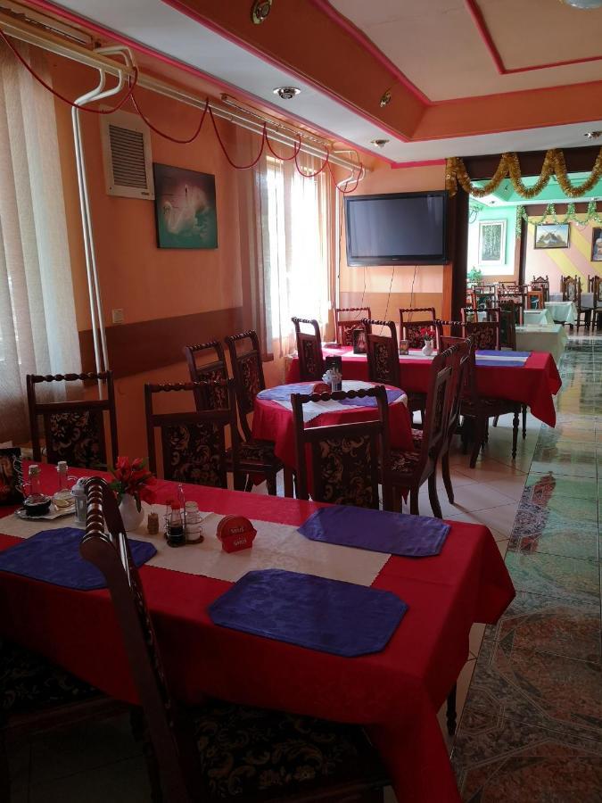 Biela Labut Hotel Michalovce Eksteriør billede